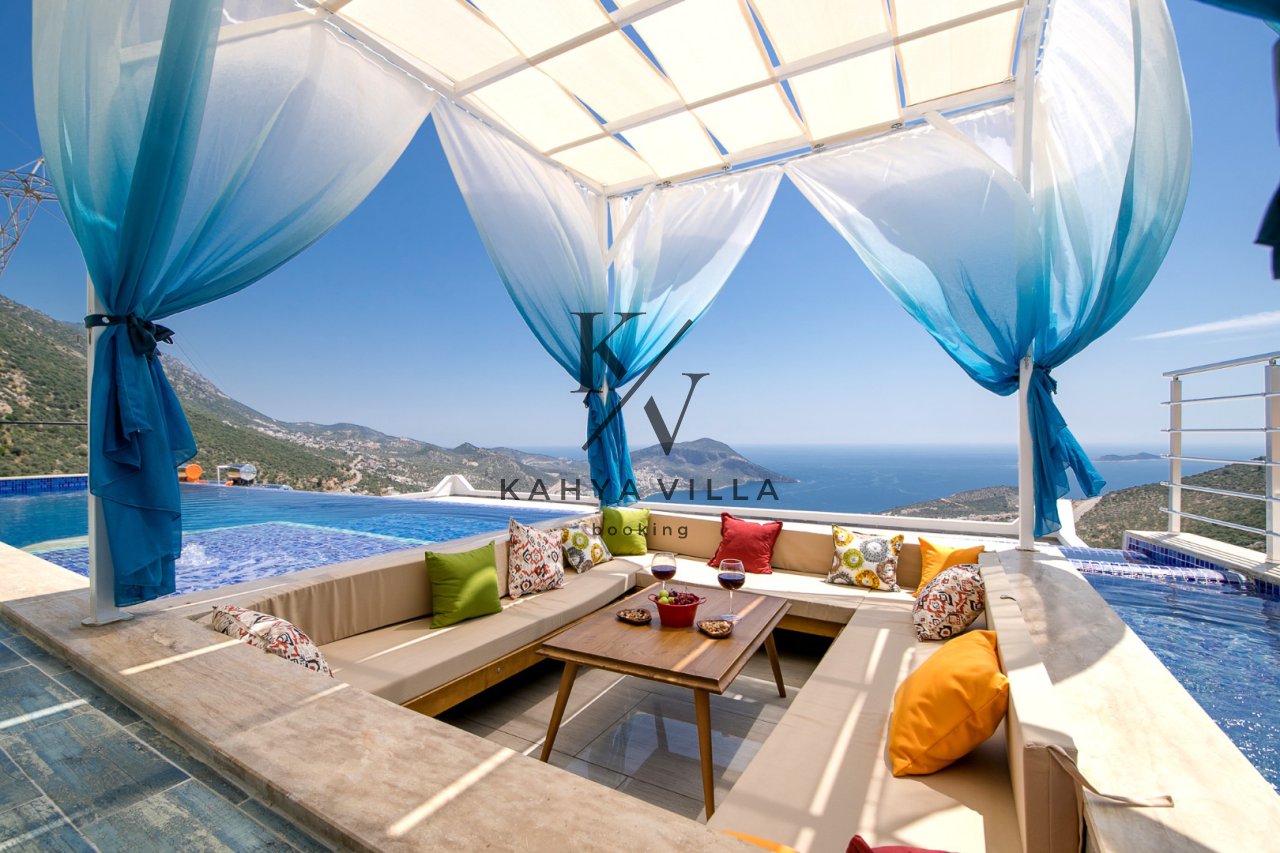 Villa Tepe 4 , Kalkan Akbel Bölgesinde  Deniz Manzaralı Tatil Villası