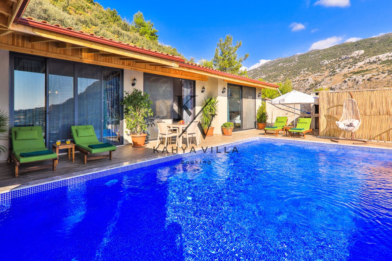 Villa Achyle | Kalkan İslamlar’da Kapalı Havuzlu, Jakuzili Muhafazakâr Villa
