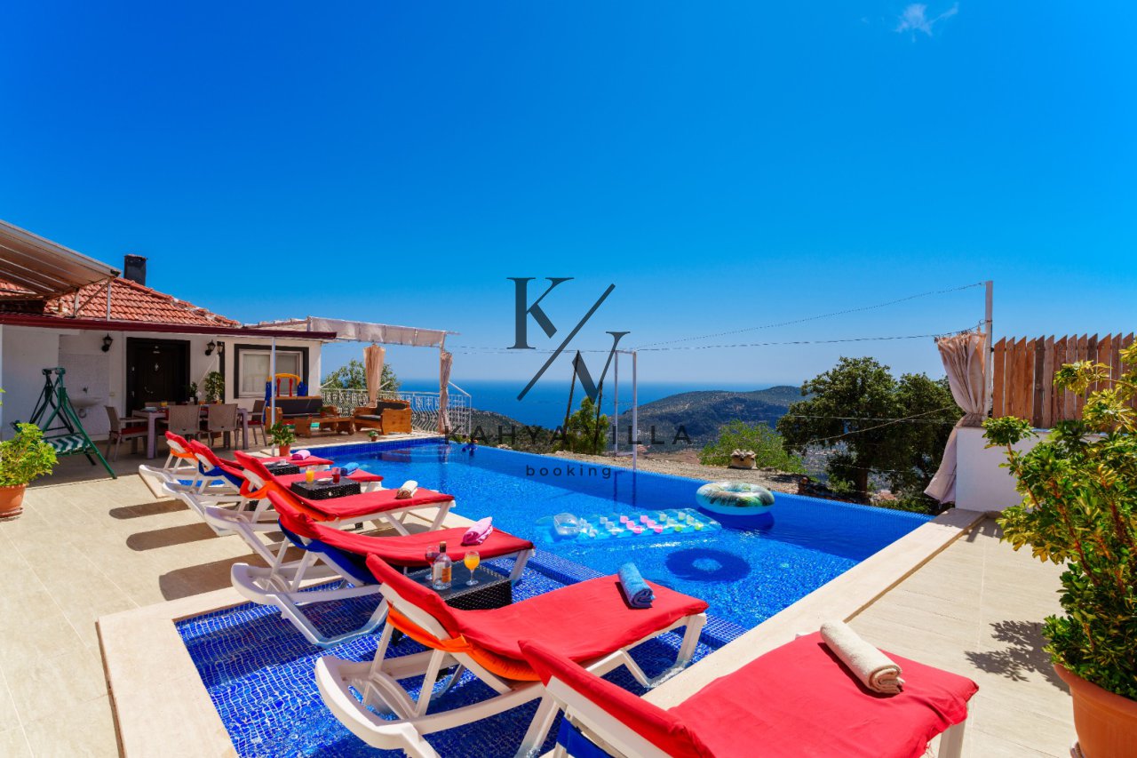 Villa Sardunya ,Kalkan Kördere Bölgesinde  Deniz Manzaralı Tatil Villası.