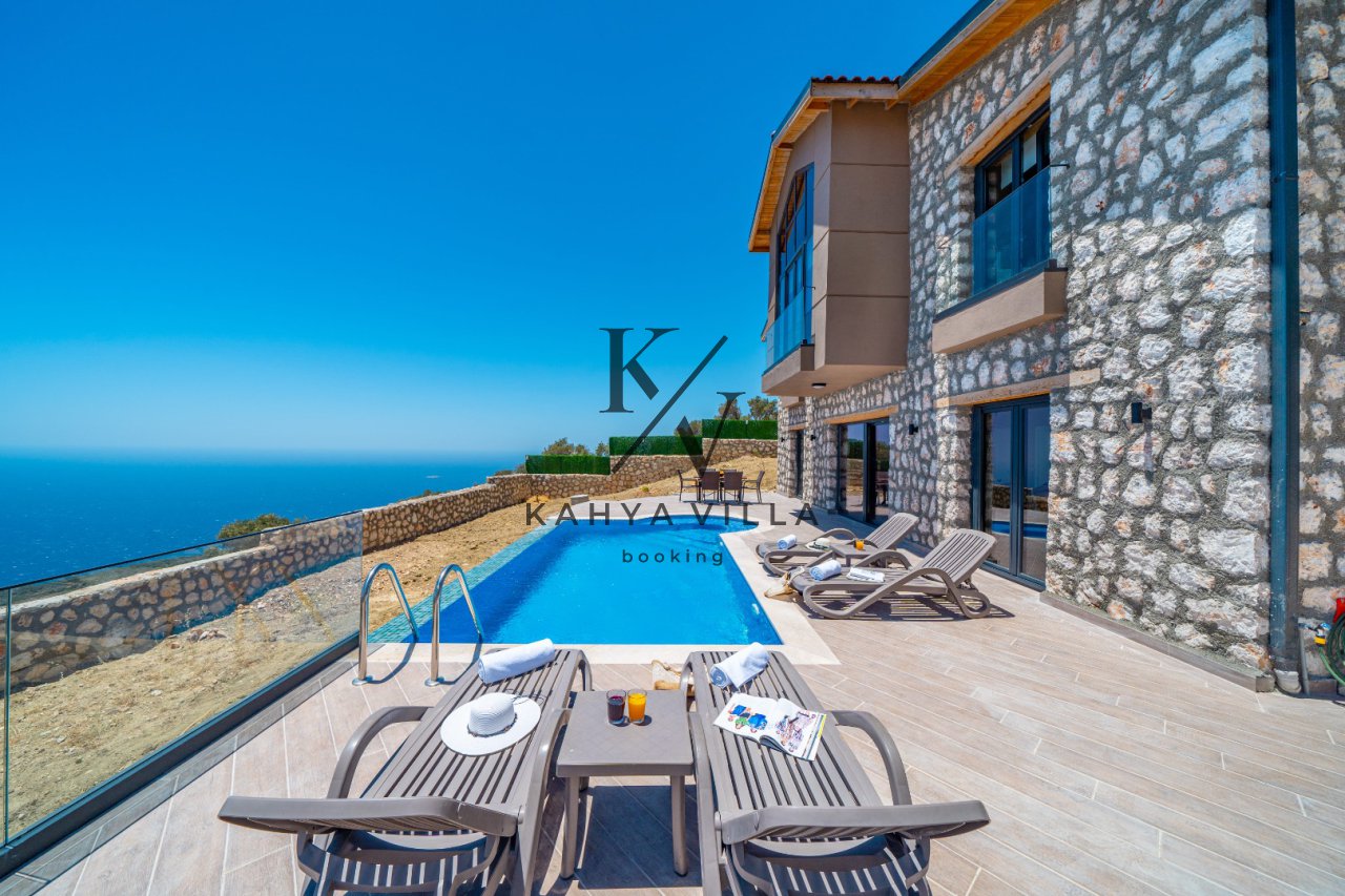 Villa Heybeli Ada | Kaş Baldıraz’da Deniz Manzaralı Lüks Tatil Villası