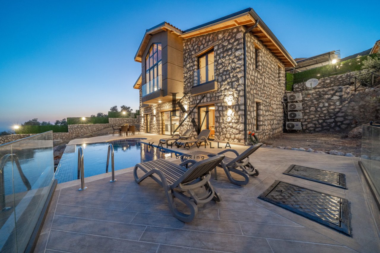Villa Büyük Ada | Kaş Baldıraz’da Deniz Manzaralı Lüks Tatil Villası