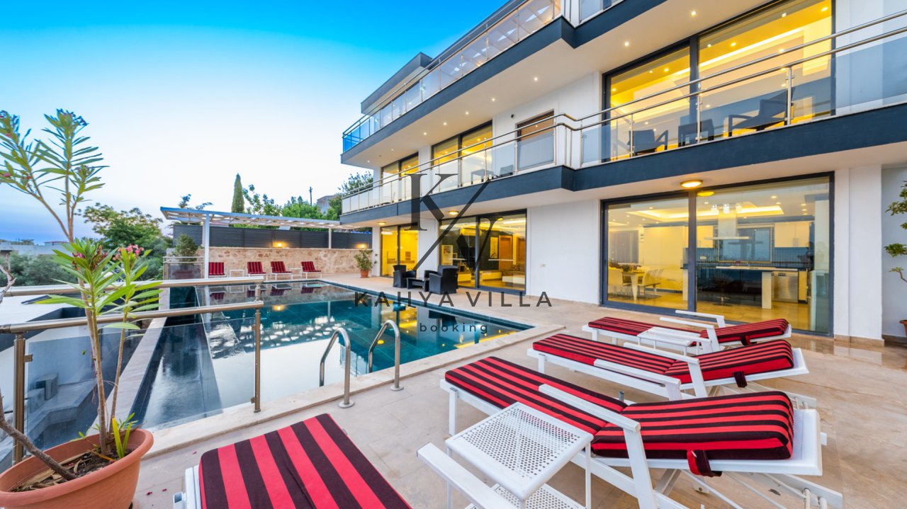 Villa Elite 1, Kalkan Akbel Mevkiinde Bulunan 12 Kişi Kapasiteli Deniz Manzaralı Tatil Villası