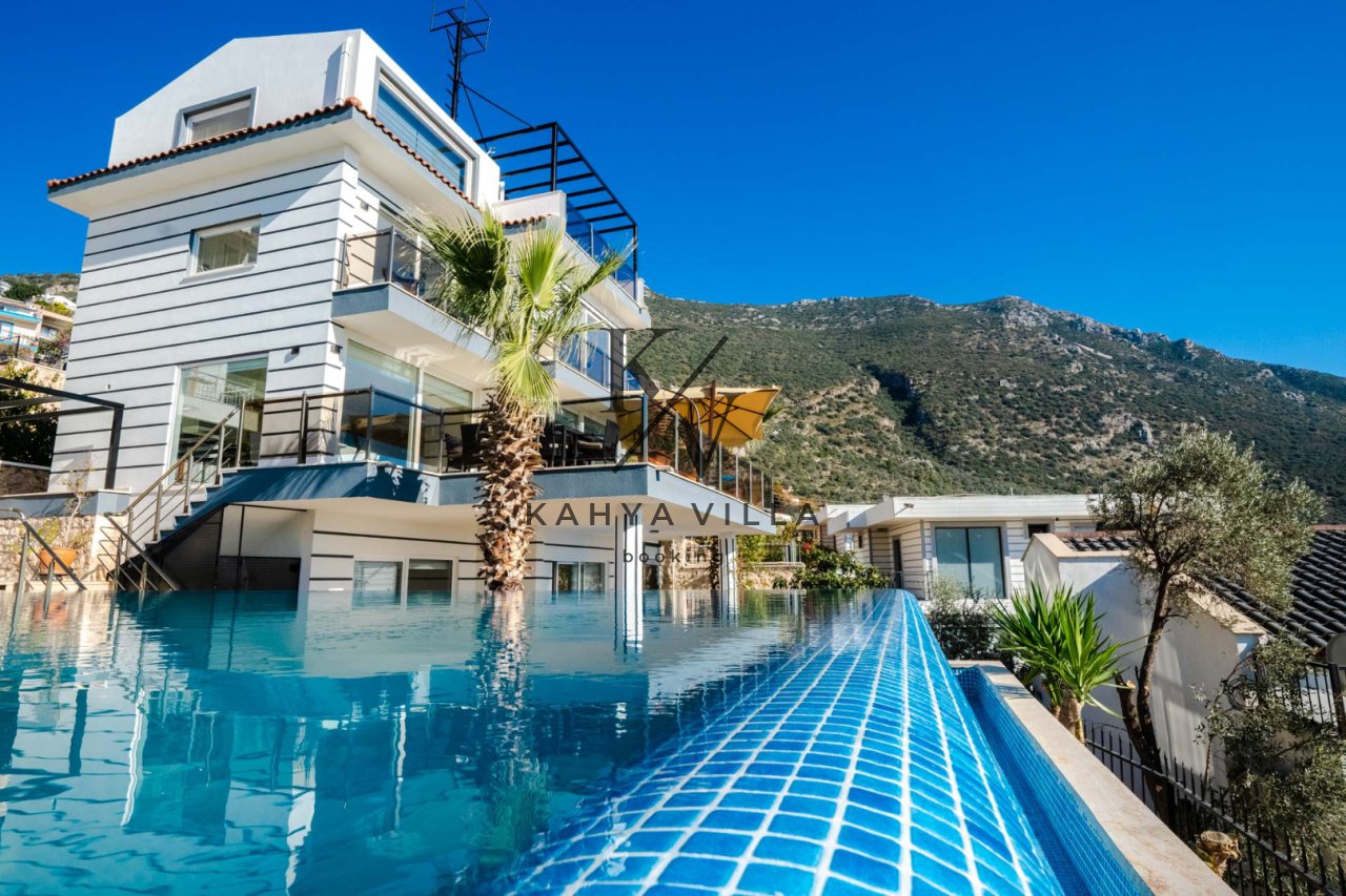 Villa Sky , Kalkan Akbel Bölgesinde Bulunan 10 Kişi Kapasiteli Deniz Manzaralı Villa