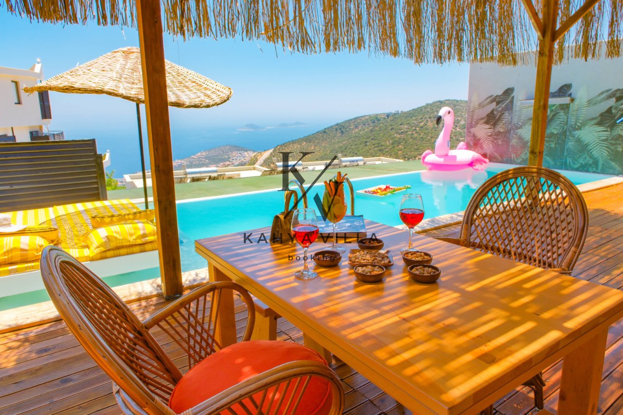 Villa Heart 8,Kalkan Akbel Bölgesinde Bulunan Jakuzili, Deniz Manzaralı Balayı Villamızdır.