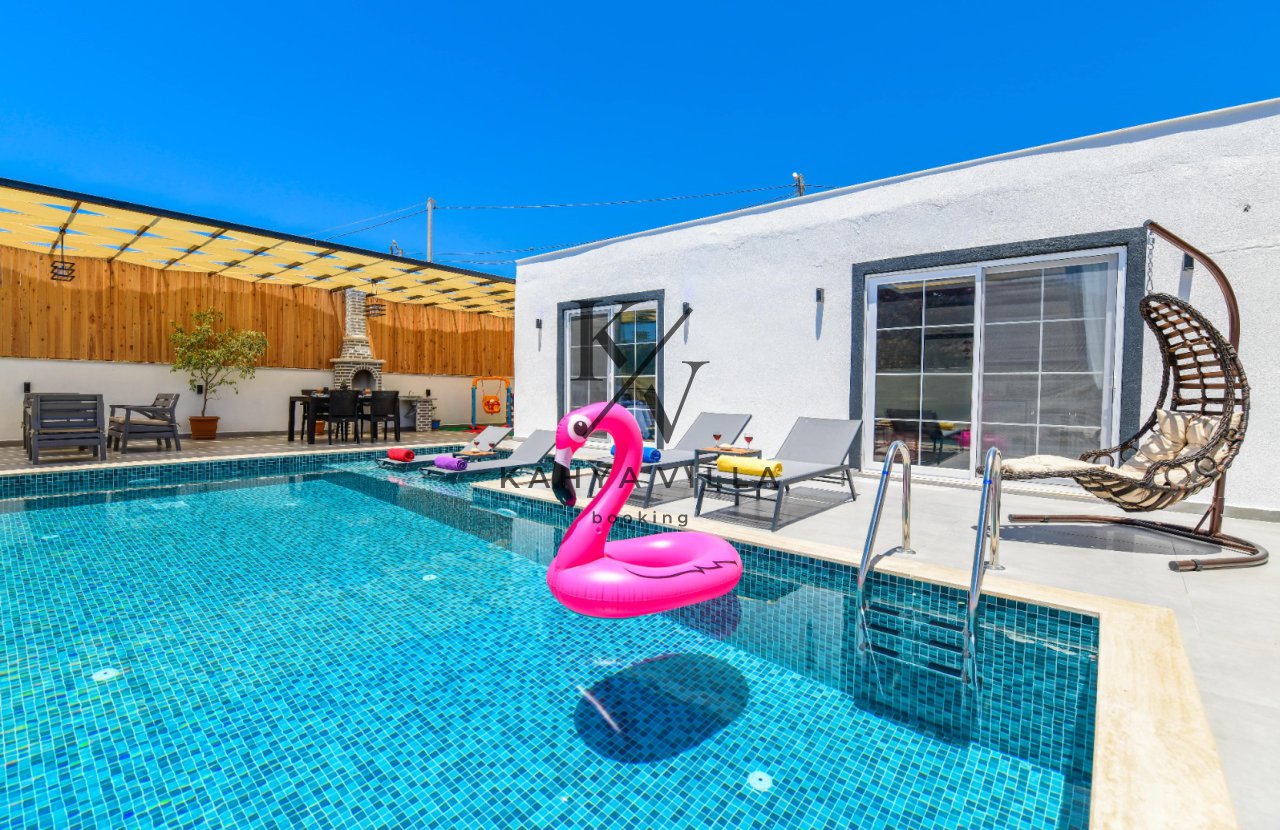 Villa Gıbrıs, Kalkan Ulugöl Bölgesinde Bulunan 4 Kişi Kapasiteli ,Jakuzili , Muhafazakar Villa