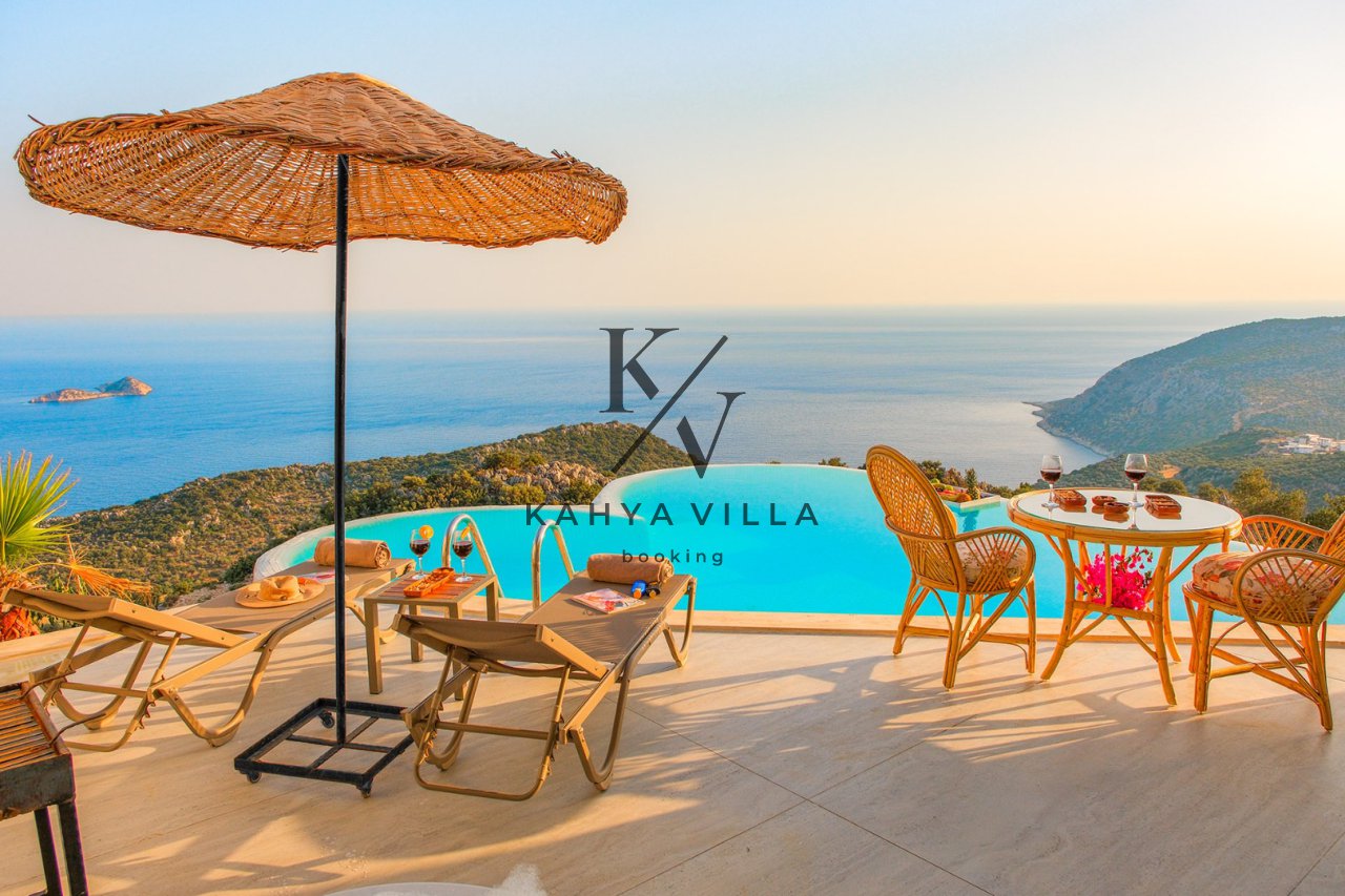 Villa Santorini 1 , Kalkan'da Deniz Manzaralı Balayı Villası.