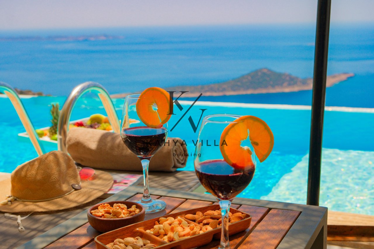 Villa Santorini 3 , Kalkan'da Deniz Manzaralı Balayı Villası.