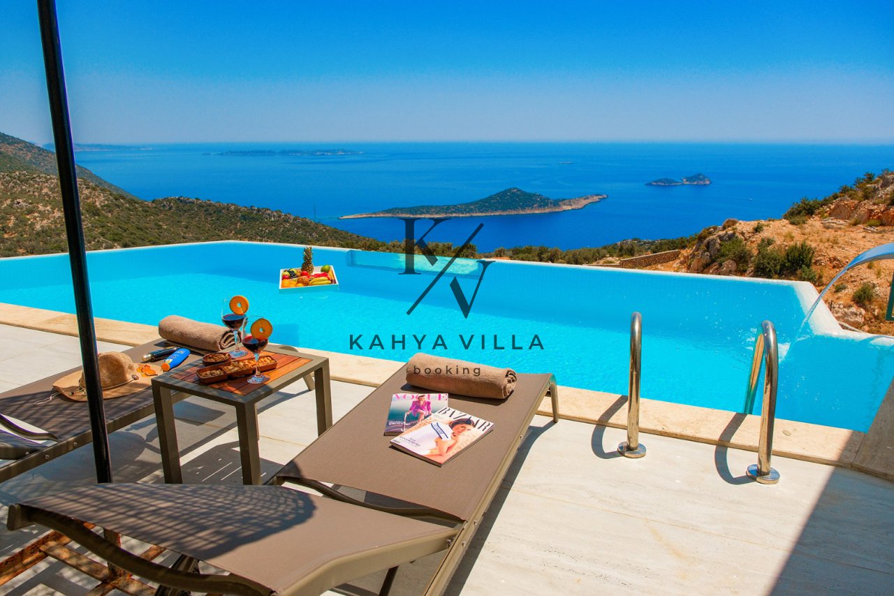 Villa Santorini 5, Kalkan'da Deniz Manzaralı Balayı Villası.