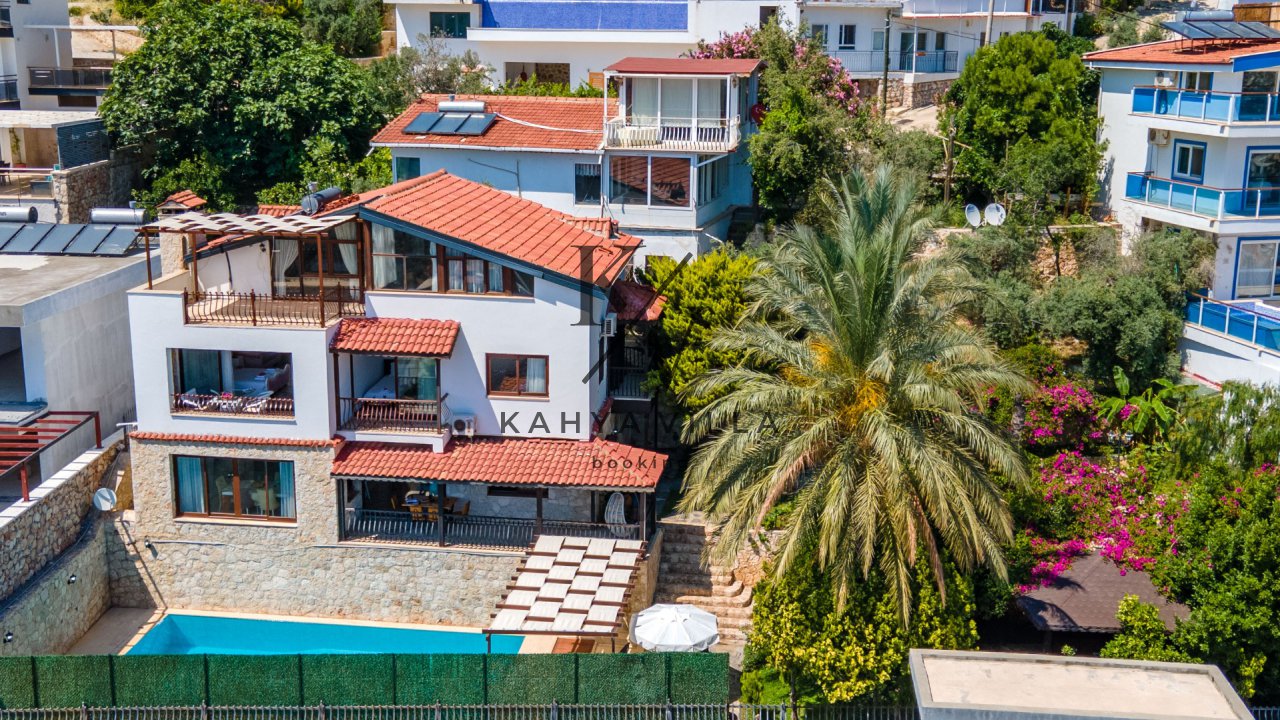 Villa Elfuze ,Kalkan Akbel Bölgesinde Bulunan 5 Yatak Odalı , Deniz Manzaralı Villa