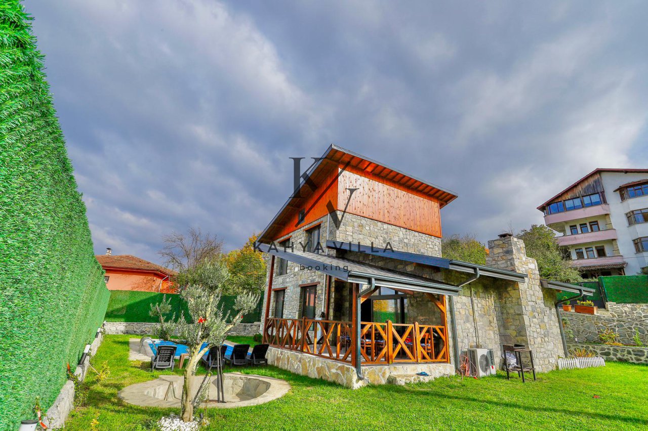 Villa SAPANCA-4, Sapanca Ünlüce Kuruçeşme Bölgesinde Bulunan 6 Kişi Kapasiteli Tatil Evi