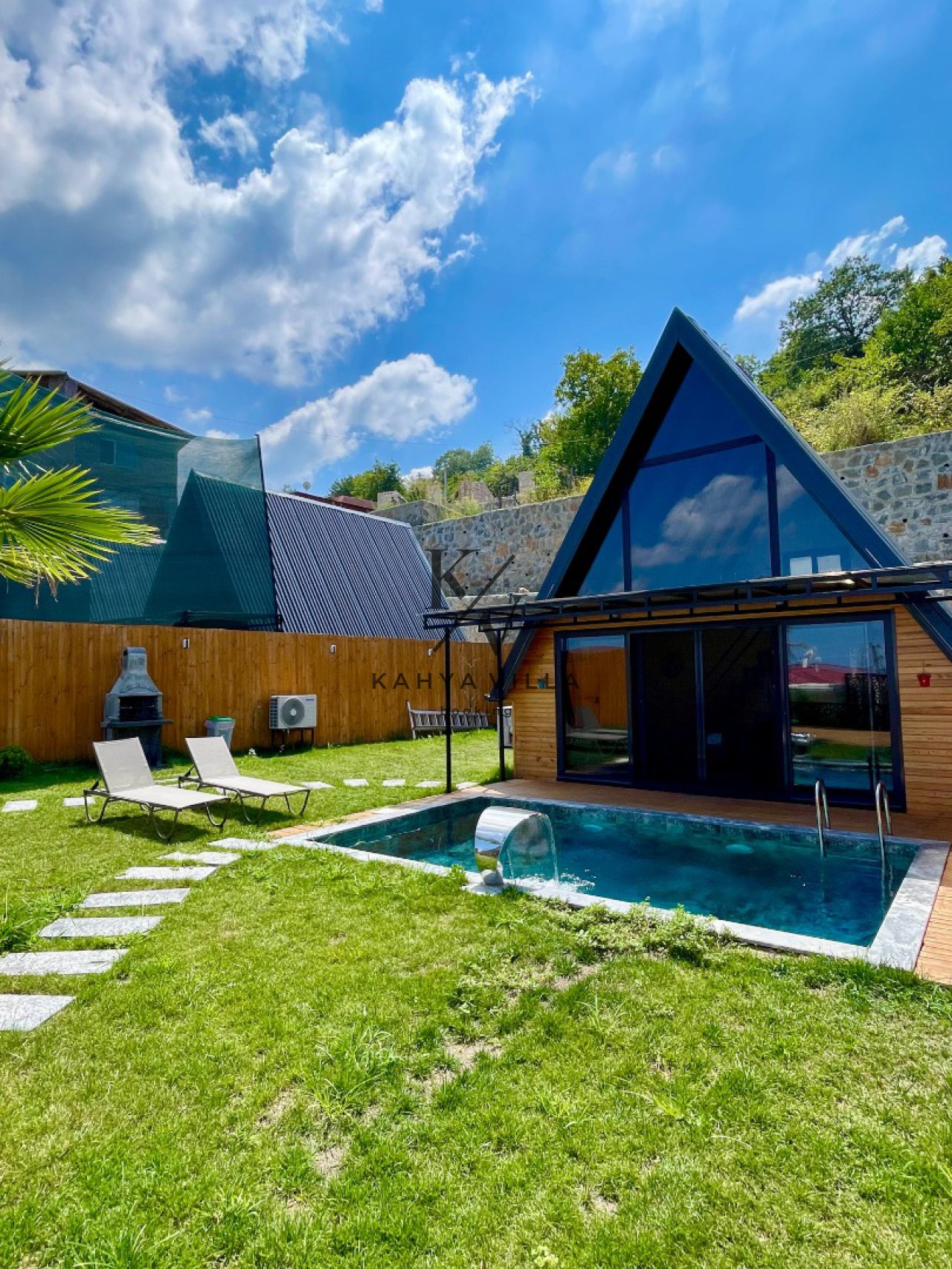 Villa Sapanca-11 , Sapanca Kurtköy Dibektaş Bölgesinde Bulunan 4 Kişi Kapasiteli Göl Manzaralı Tatil Evi