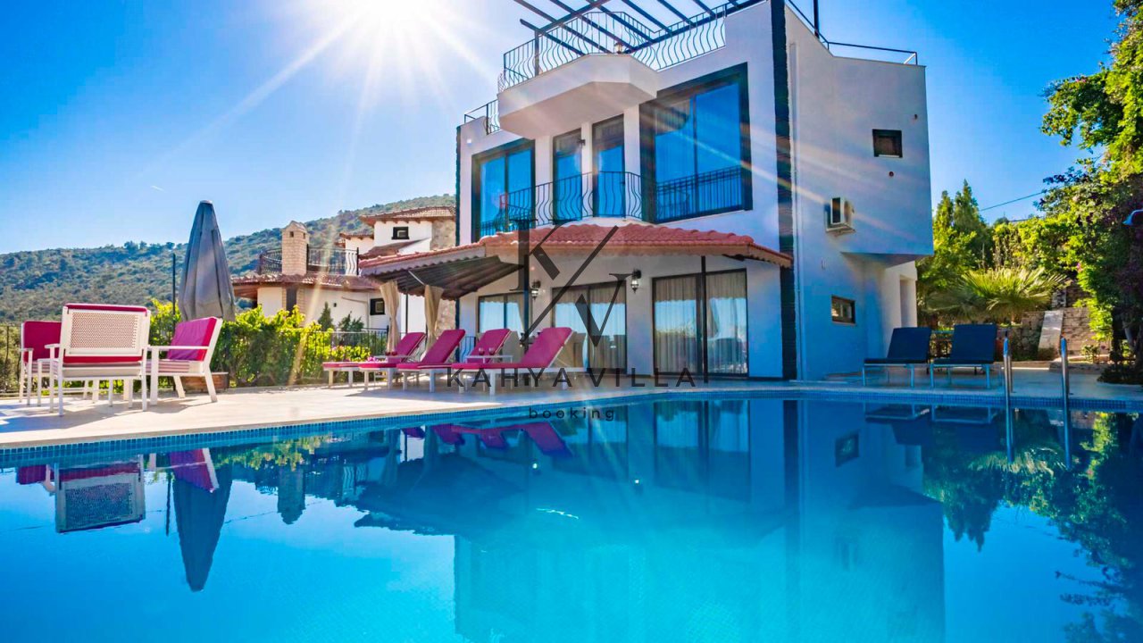 Villa Batum, Kalkan' da Bulunan 8 Kişi Konaklama Kapasitesine Sahip Deniz Manzaralı Tatil Villası