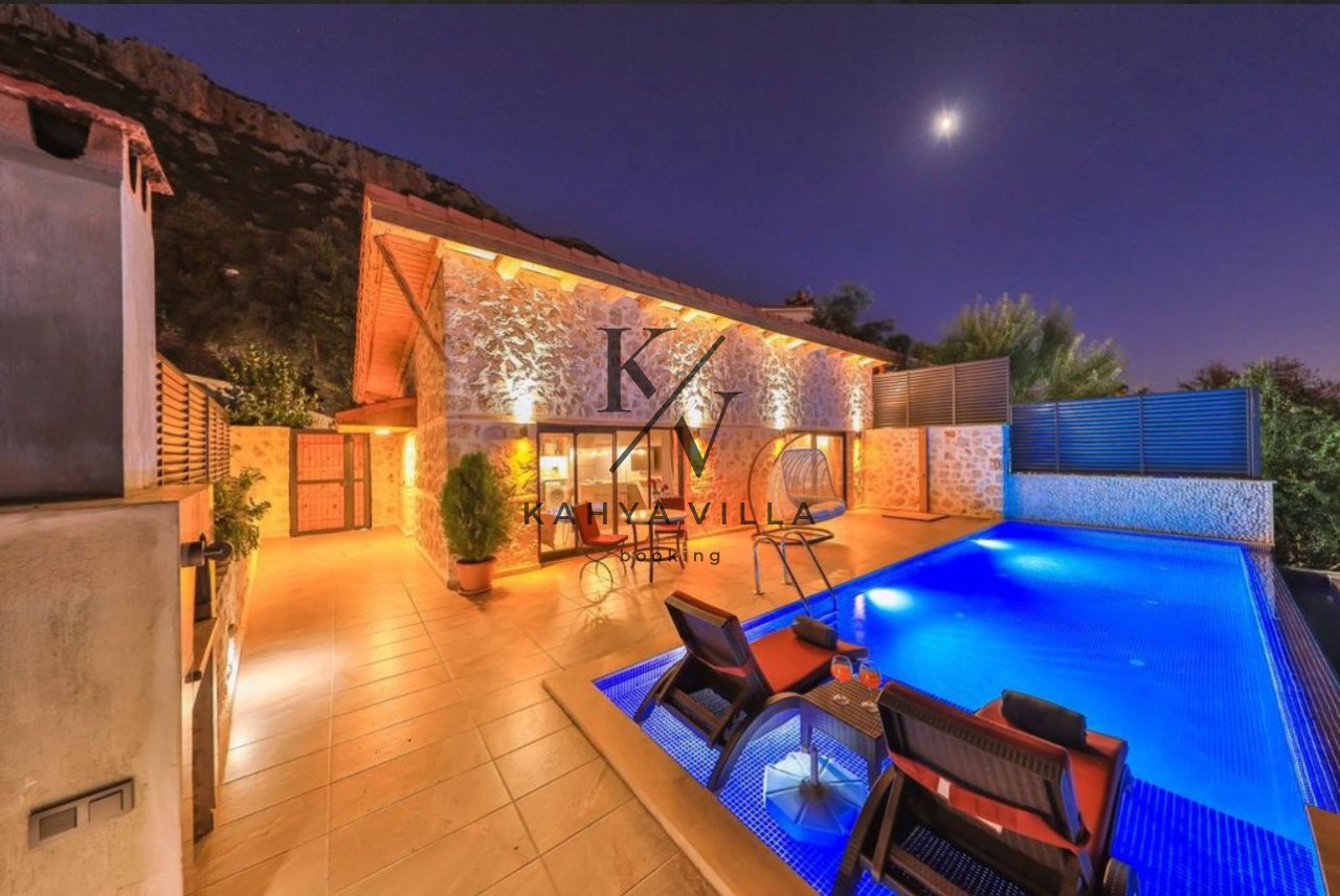 Villa Tufan | Kalkan’da Deniz Manzaralı, Jakuzi ve Sauna Sahip Balayı Villası