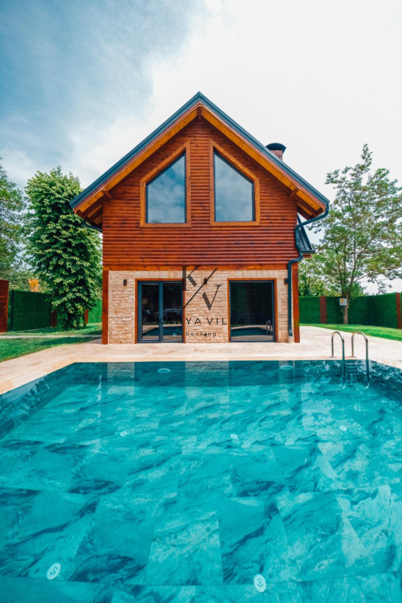 Villa SAPANCA-29 , Sapanca Kartepe Maşukiye Bölgesinde Bulunan 4 Kişi Kapasiteli Şömineli Isıtma Havuzlu Tatil Villası