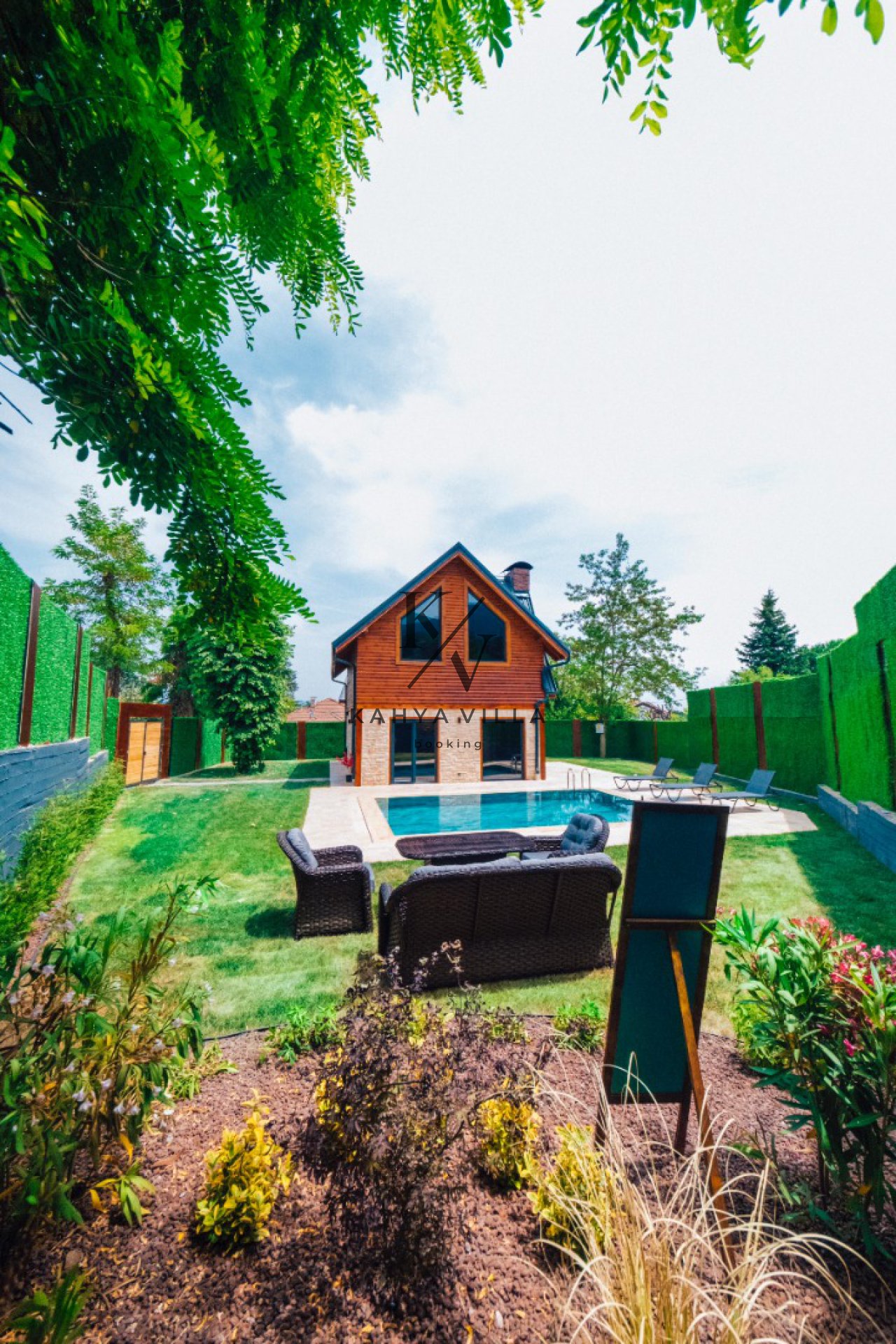 Villa SAPANCA-30 , Sapanca Kartepe Maşukiye Bölgesinde Bulunan 4 Kişi Kapasiteli Şömineli Isıtma Havuzlu Tatil Villası