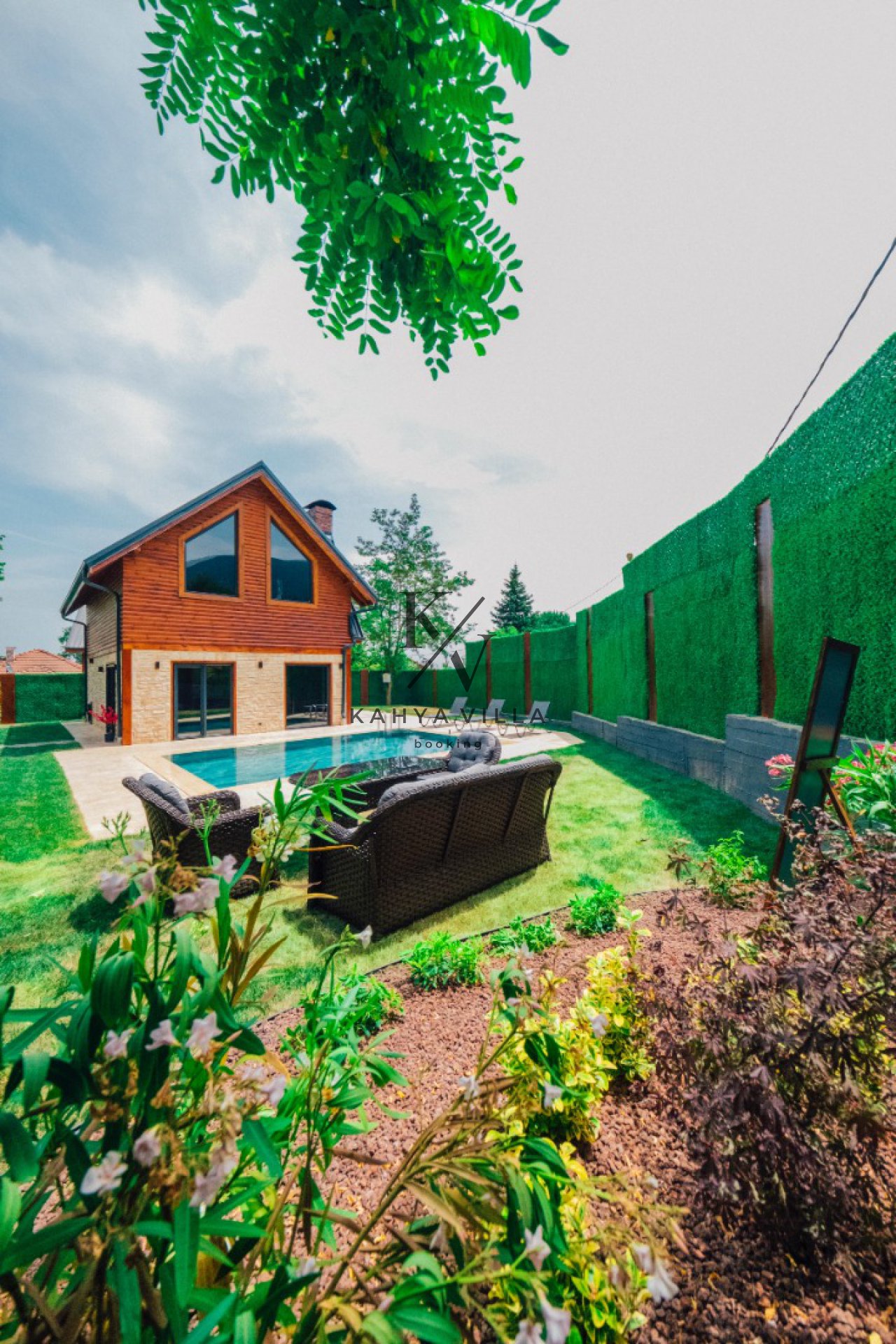 Villa SAPANCA-31 , Sapanca Kartepe Maşukiye Bölgesinde Bulunan 4 Kişi Kapasiteli Şömineli Isıtma Havuzlu Tatil Villası