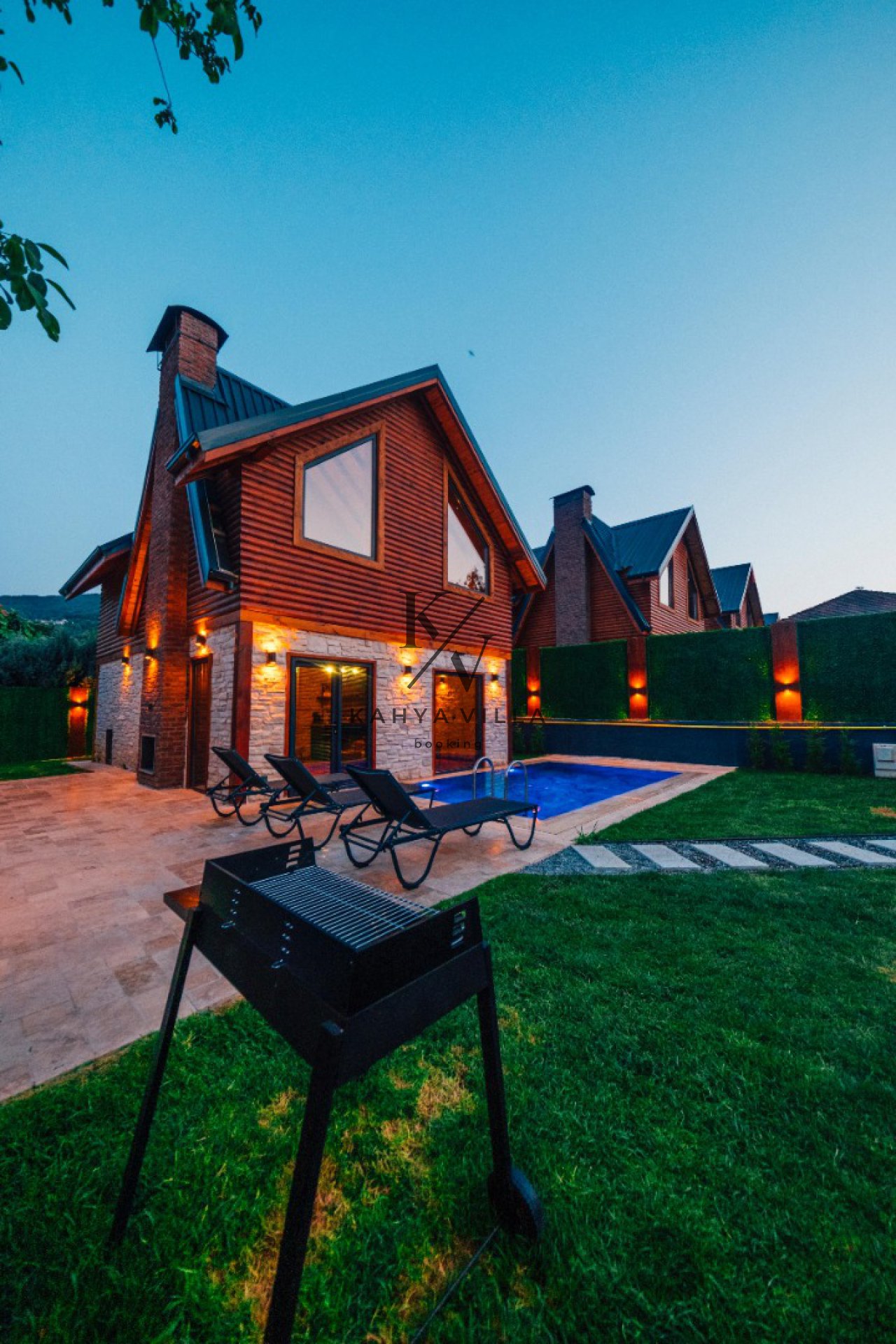 Villa SAPANCA-32 , Sapanca Kartepe Maşukiye Bölgesinde Bulunan 4 Kişi Kapasiteli Şömineli Isıtma Havuzlu Tatil Villası