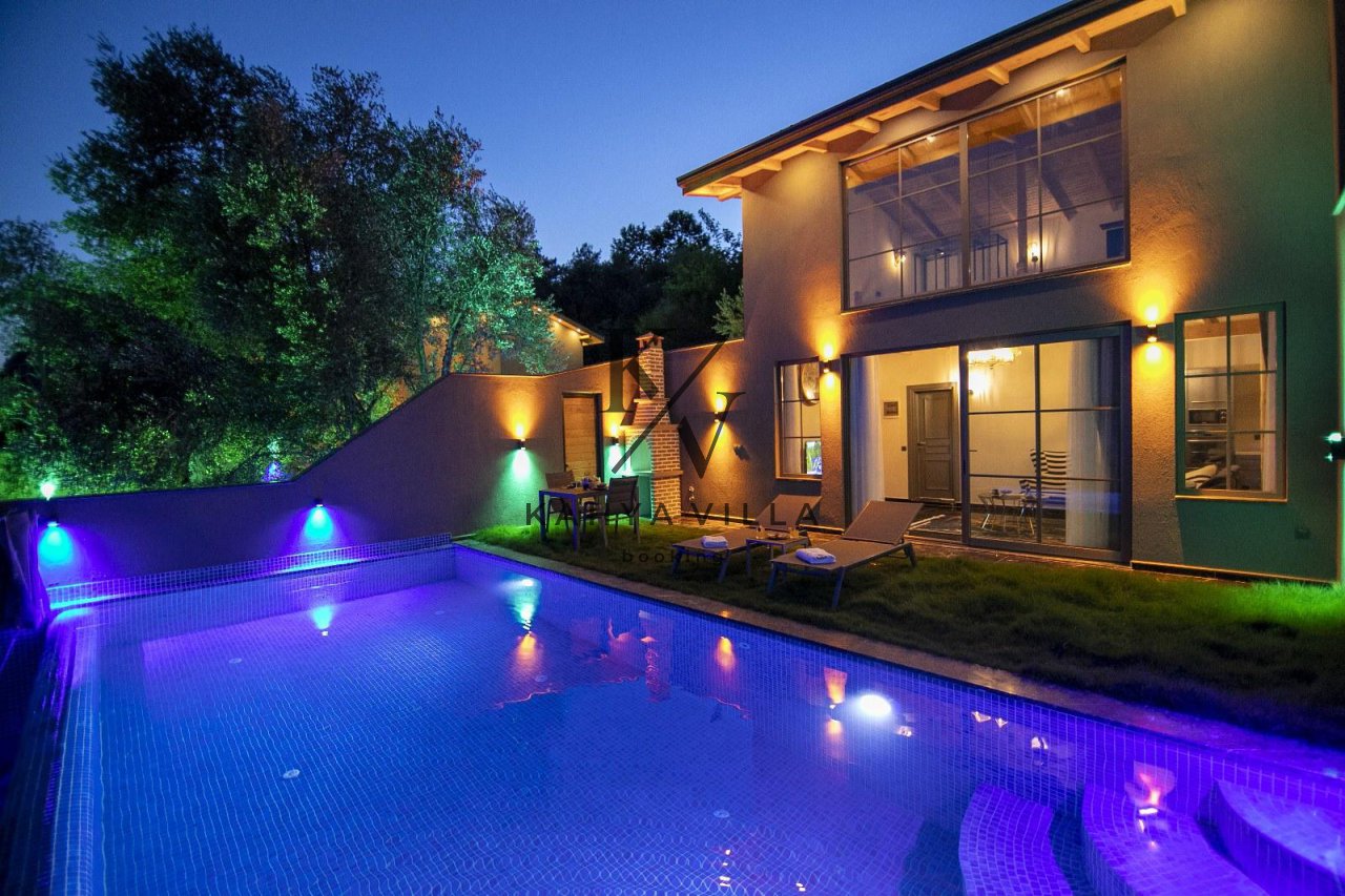 Villa Small Palace, Kalkan İslamlar Bölgesinde Bulunan Doğa Manzaralı Jakuzili Balayı Tatil Villası