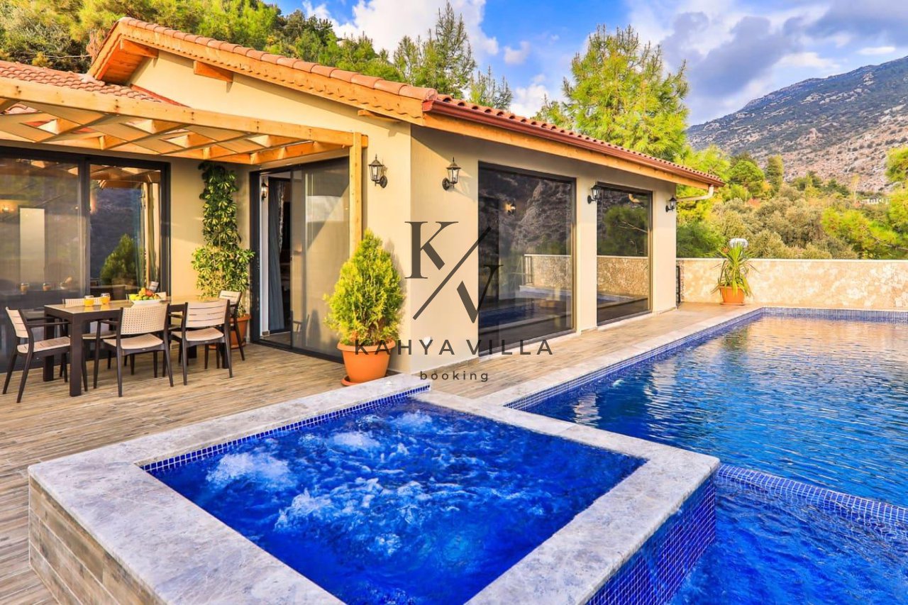 Villa Myra | Kalkan İslamlar’da Kapalı Havuzlu, Jakuzili Muhafazakâr Villa
