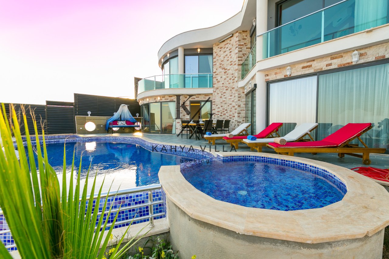 Villa Tepe 1, Kalkan Akbel Bölgesinde  Deniz Manzaralı Tatil Villası