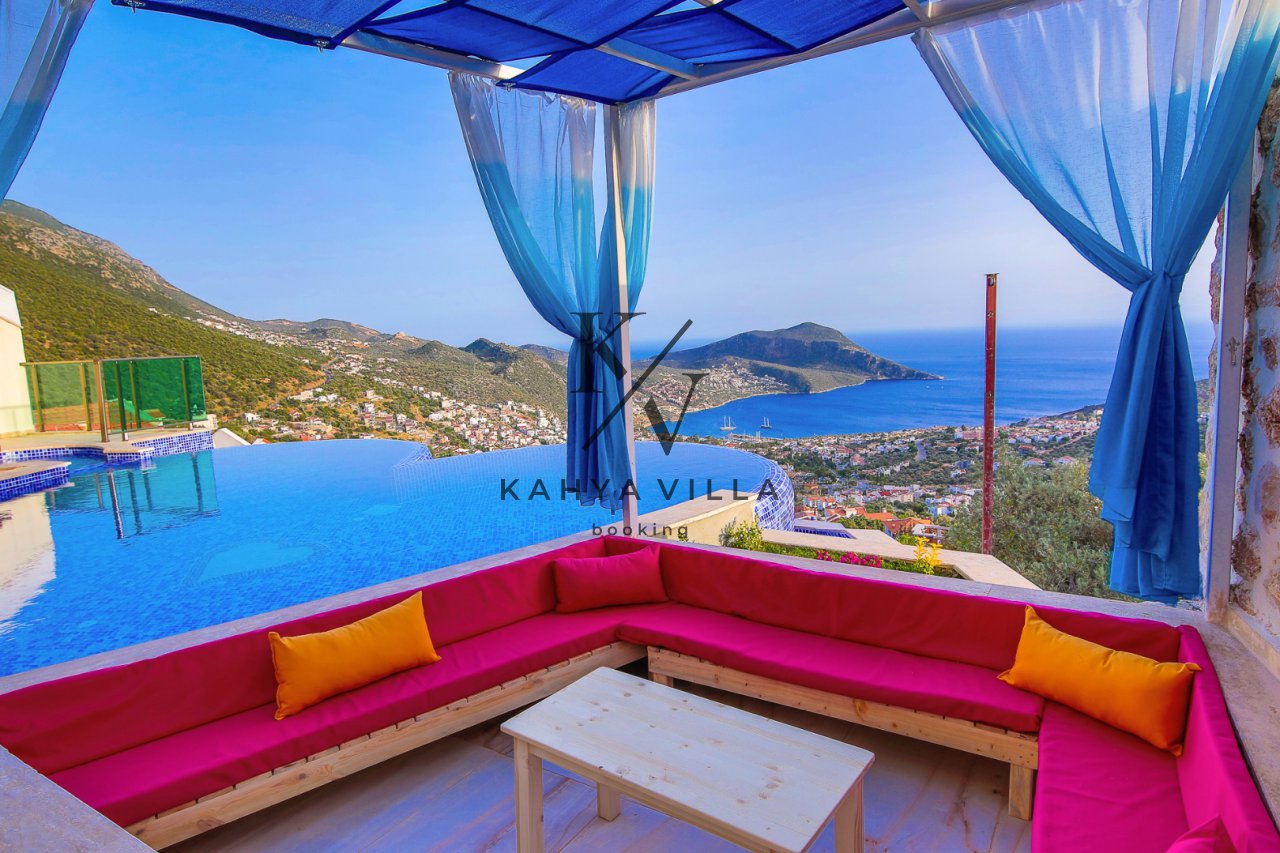 Villa Tepe 24, Kalkan Akbel Bölgesinde  Deniz Manzaralı Tatil Villası