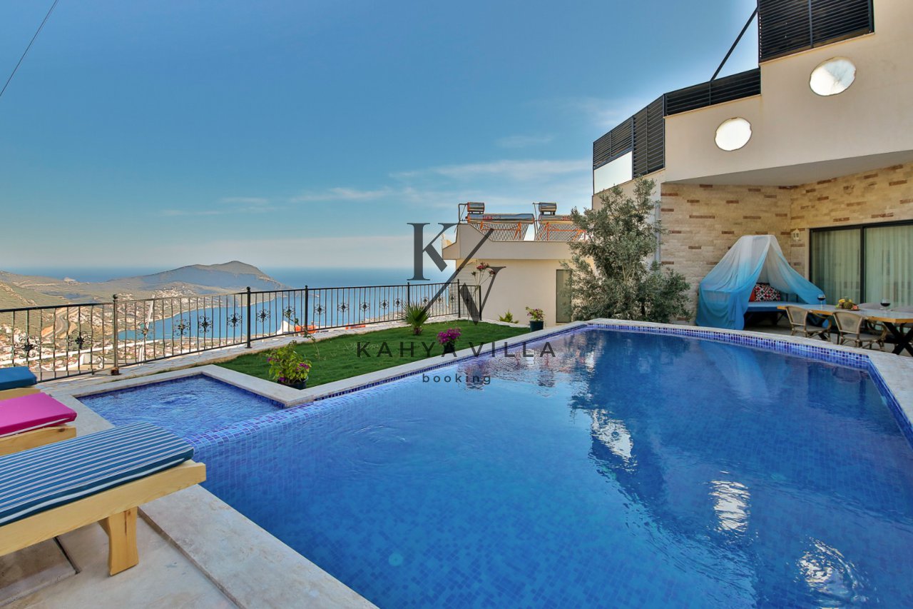 Villa Tepe 2, Kalkan Akbel Bölgesinde  Deniz Manzaralı Tatil Villası