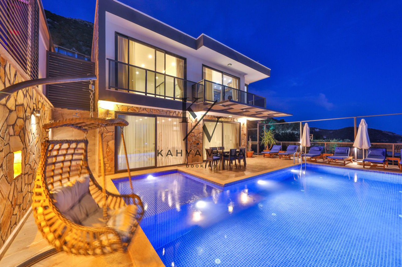 Villa Snowdrop 2 | Isıtmalı Kapalı Havuzlu, Deniz Manzaralı Lüks Villa