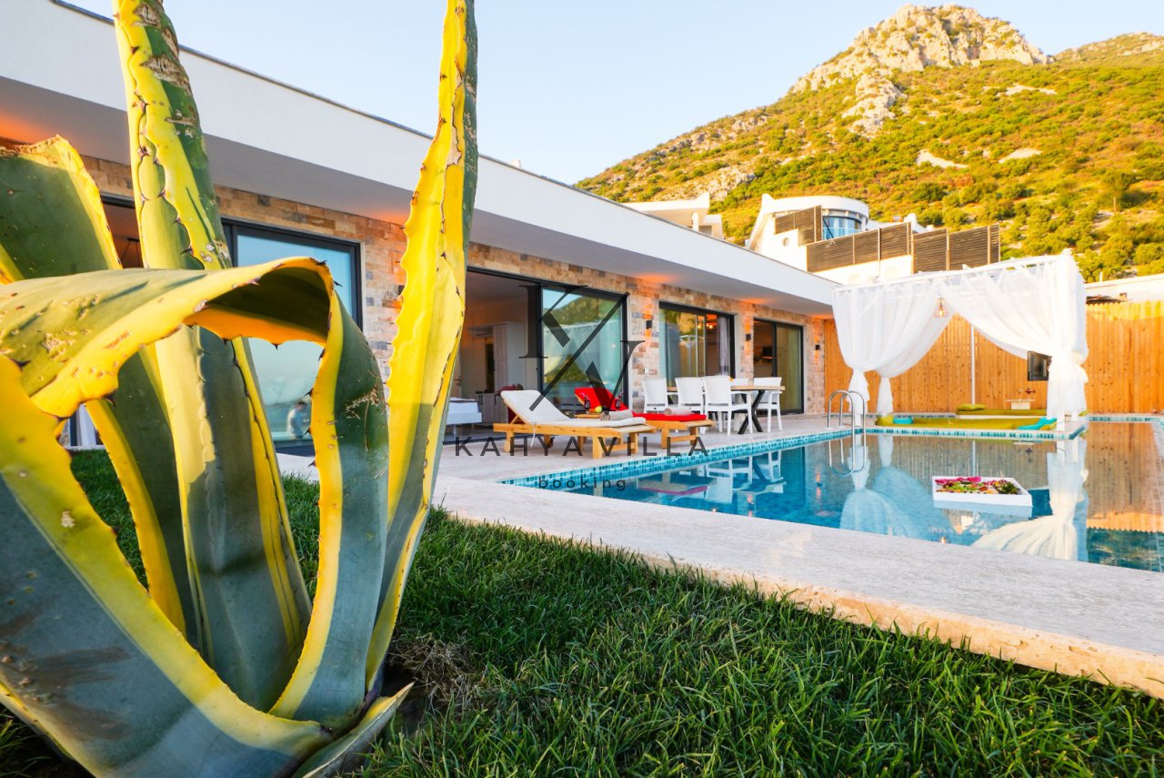 Villa Tepe 3, Kalkan Akbel Bölgesinde Bulunan 5 Kişi Kapasiteli ,Deniz Manzaralı Villamızdır.