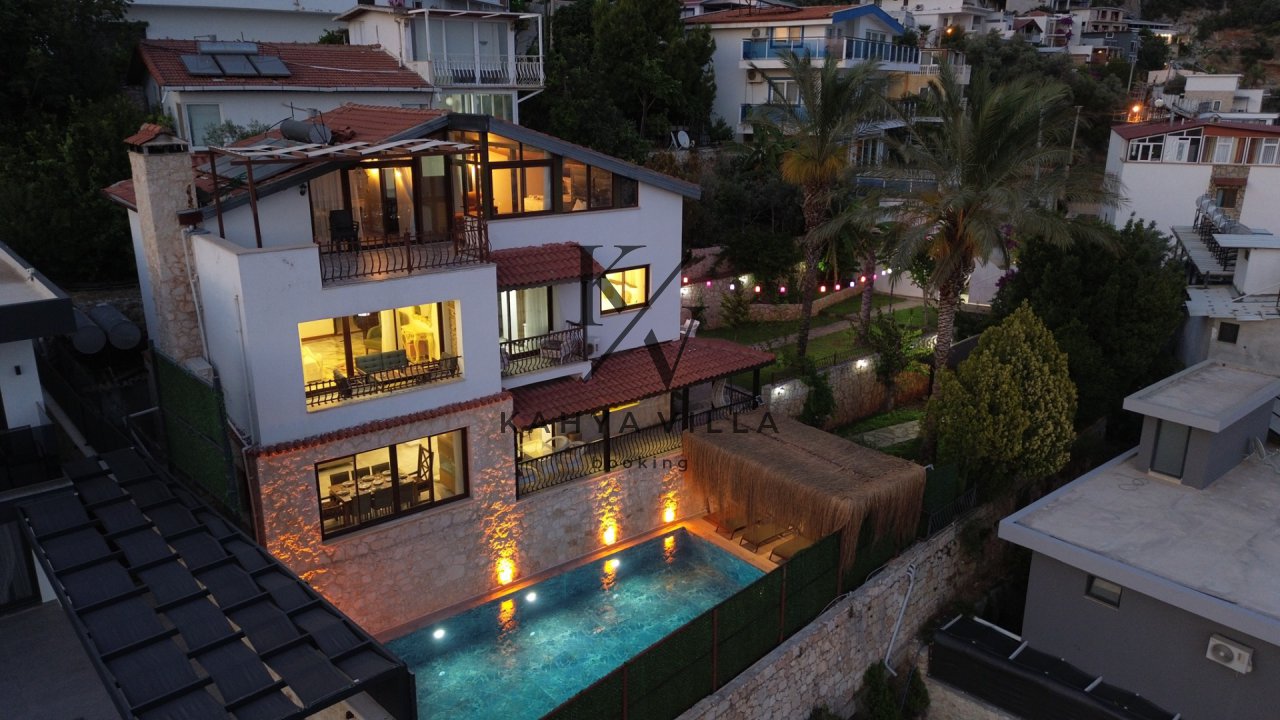 Villa Elfuze ,Kalkan Akbel Bölgesinde Bulunan 5 Yatak Odalı , Deniz Manzaralı Villa