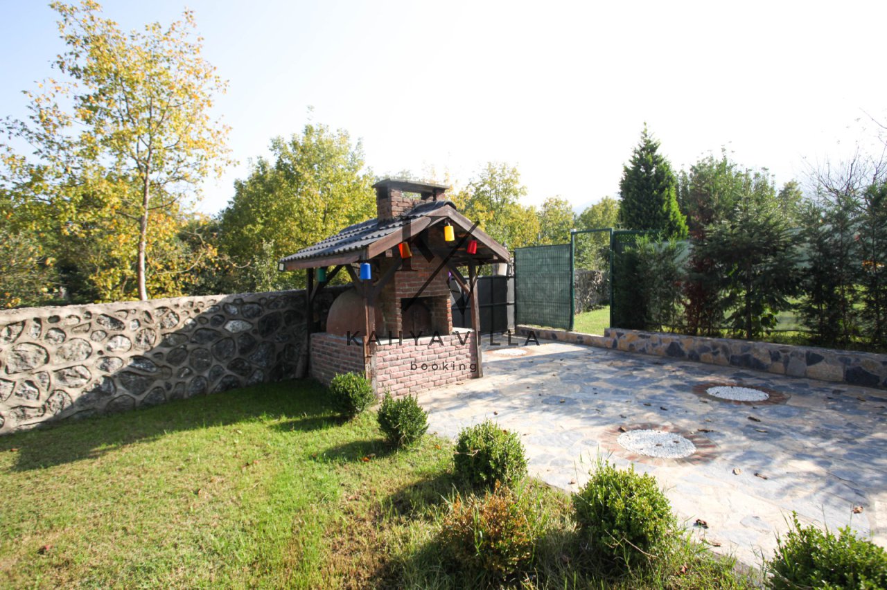 Villa SAPANCA-47 , SAPANCA Kırkpınar Bölgesinde Bulunan 6 Kişi Kapasiteli Havuz Isıtması Olan Tatil Villası