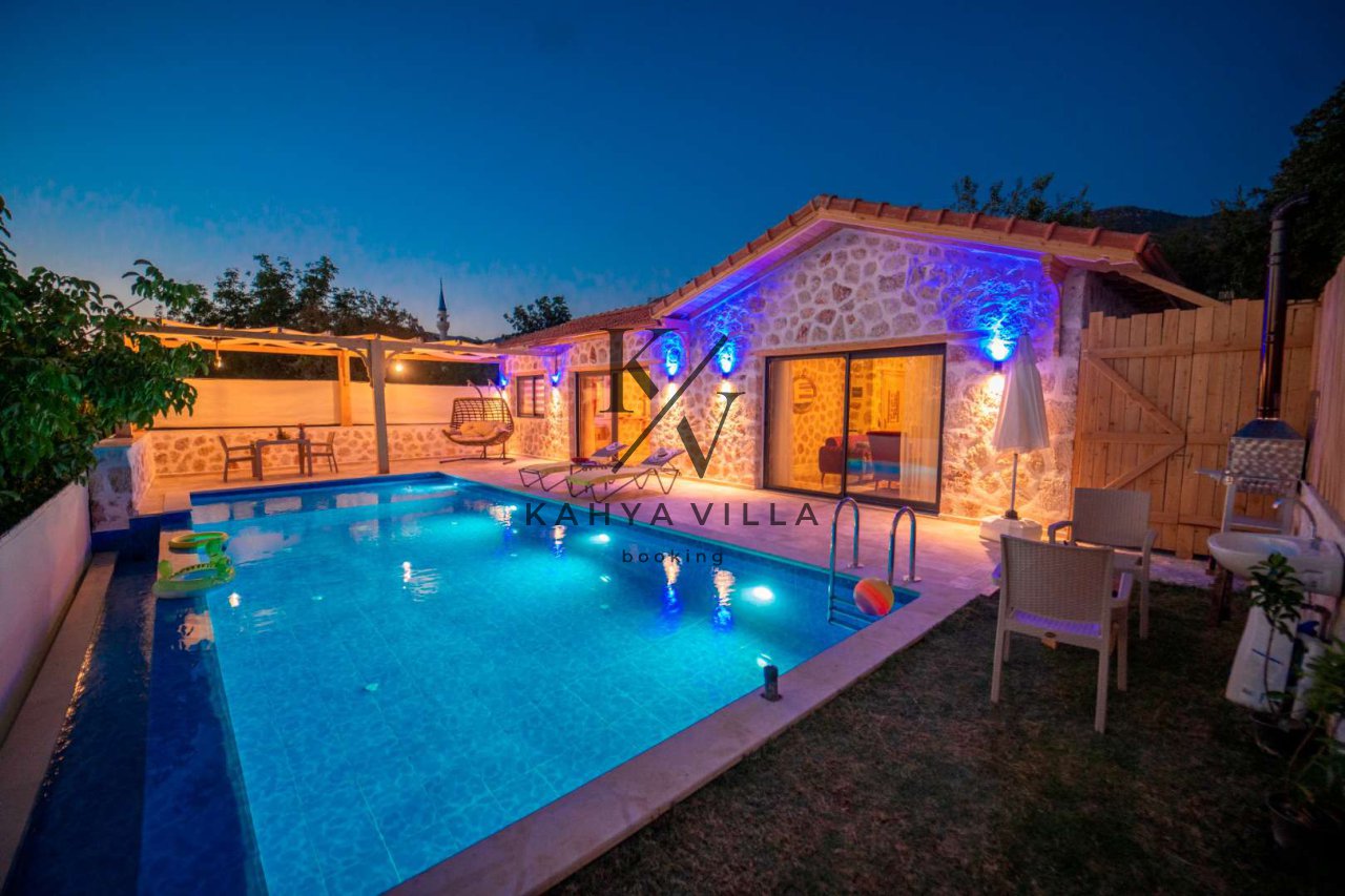Villa Mercan | Kalkan Üzümlü’de Jakuzili, Korunaklı ve Balayı İçin Özel Taş Ev Villa