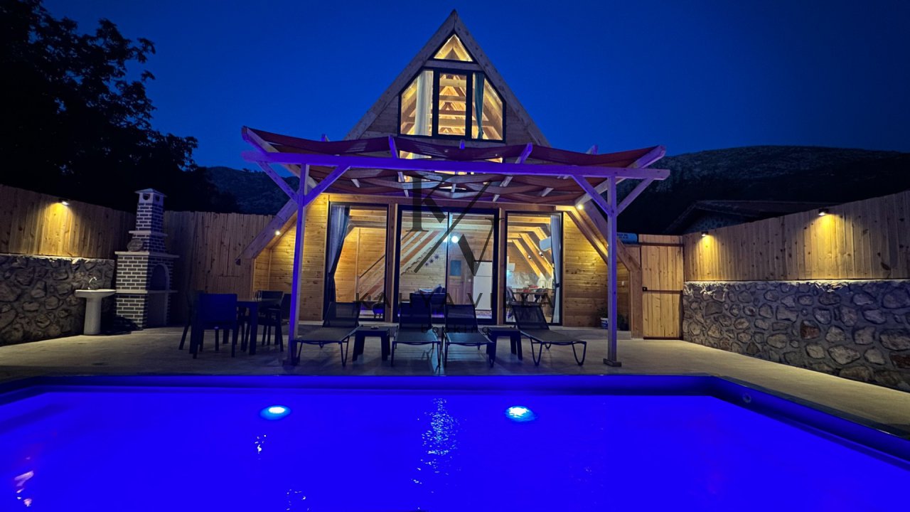 Villa Kırlangıç | Kalkan Üzümlü’de Jakuzili ve Özel Havuzlu 4 Kişilik Bungalov