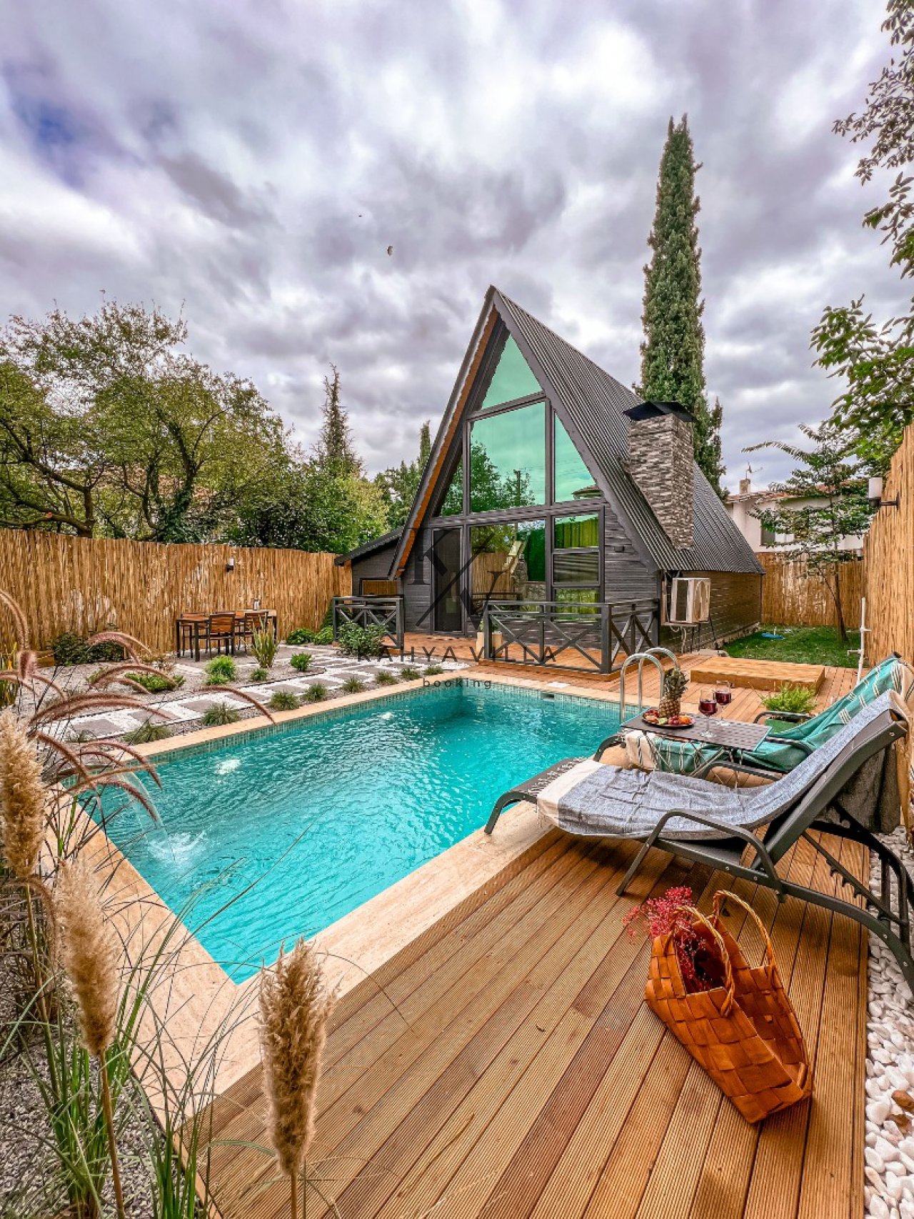 Villa Sapanca-14 ,Sapanca Kırkpınar Bölgesinde Bulunan 4  Kişi Kapasiteli Isıtmalı Havuzlu Lüx Bungalov