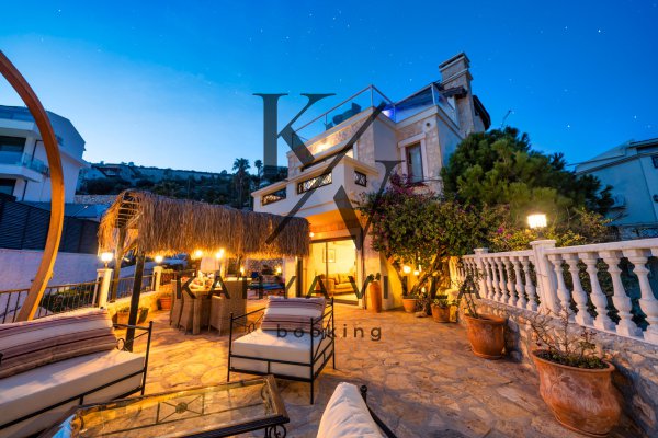 Villa Tashla , Kalkan Şehir Merkezine Oldukça Yakın Olan 6 Kişi Kapasiteli, Deniz Manzaralı Villa