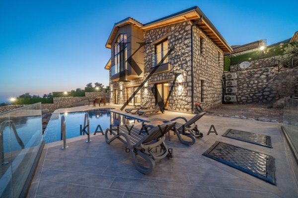 Villa Büyük Ada | Kaş Baldıraz’da Deniz Manzaralı Lüks Tatil Villası