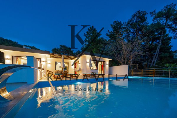 Villa Sunset , Kalkan İslamlar Bölgesinde Bulunan 4 Kişi Kapasiteli Doğa Manzaralı Tatil Villamızdır.