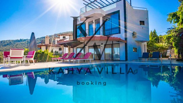 Villa Batum, Kalkan' da Bulunan 8 Kişi Konaklama Kapasitesine Sahip Deniz Manzaralı Tatil Villası