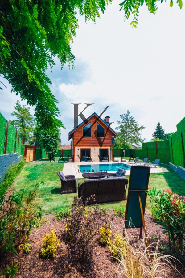 Villa SAPANCA-30 , Sapanca Kartepe Maşukiye Bölgesinde Bulunan 4 Kişi Kapasiteli Şömineli Isıtma Havuzlu Tatil Villası