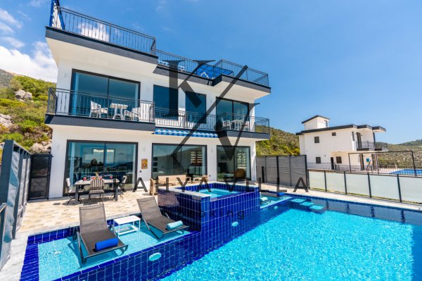 Villa Uranüs Kördere | Deniz ve Doğa Manzaralı, Jakuzili Özel Havuzlu 4 Kişilik Villa